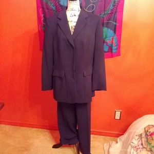 Kasper pants suit
